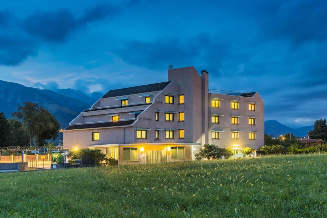 Aviano Palace Hotel ภายนอก รูปภาพ